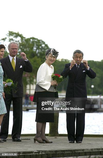 Emperor Akihito, Empress Michiko of Japan and King Carl XVI Gustaf and Queen Silvia of Sweden visit Gripsholm Castle on May 31, 2000 in Mariefred,...