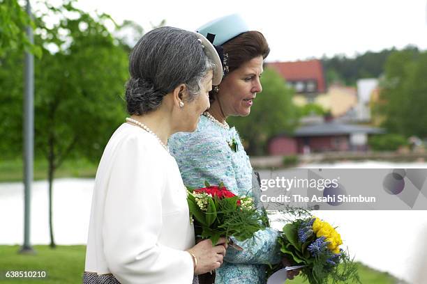 Empress Michiko of Japan and Queen Silvia of Sweden visit Gripsholm Castle on May 31, 2000 in Mariefred, Sweden.