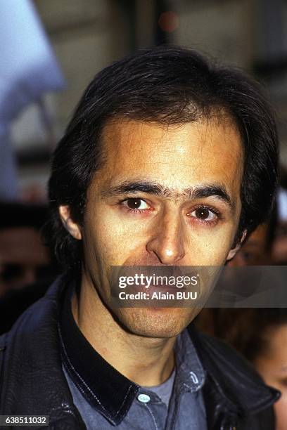 French singer Jean-Jacques Goldman attends SOS Racisme demonstration to protest against hate crimes in France on March 15, 1990 in Paris, France.