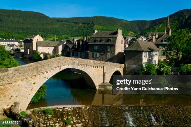 bridge of notre-dame,mende, lozere, languedoc roussillon, france - mende fotografías e imágenes de stock