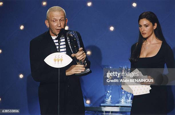 Le couturier Jean-Paul Gaultier a reçu le trophée du meilleur film de publicité des mains de Monica Bellucci lors de la cérémonie des Trophées de la...