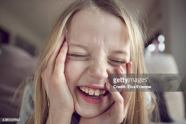 laughing girl (9-10) - lachen stock-fotos und bilder
