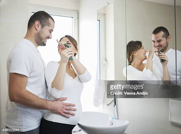 badezimmer der zeit - couple and kiss and bathroom stock-fotos und bilder