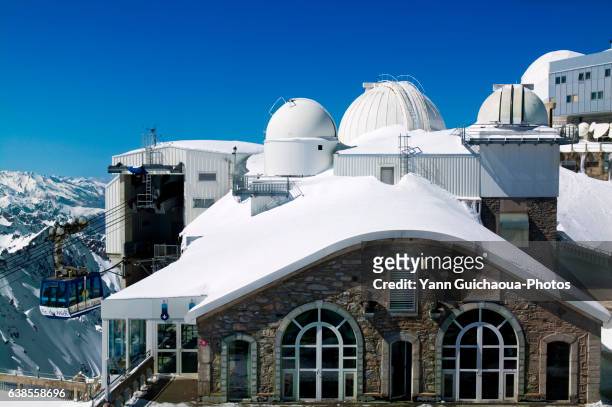the observatory of pic du midi, hautes pyrenees, midi pyrenees, france - observatoire photos et images de collection