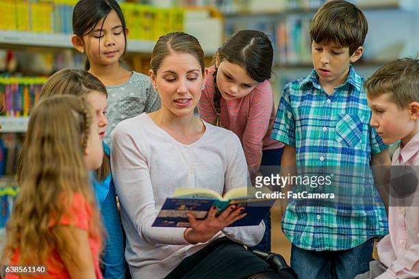 small class reading together - sharing stories stock pictures, royalty-free photos & images