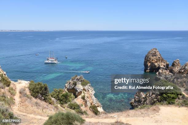 dona ana beach, lagos, portugal - veículo aquático stock pictures, royalty-free photos & images