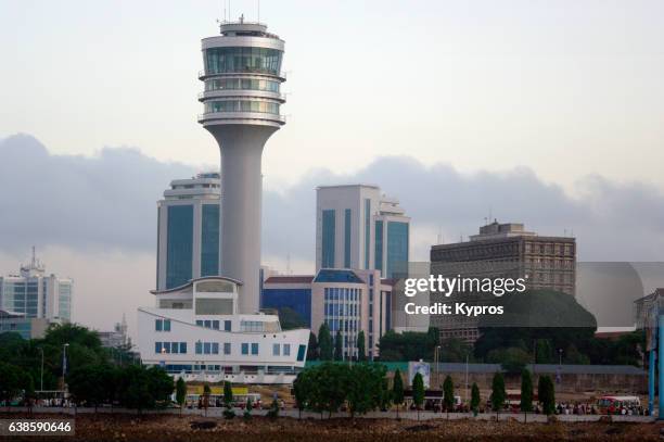 africa, tanzania, cityscape view of dar es salaam port with control tower of tanzania ports authority (year 2009) - dar es salaam stock-fotos und bilder