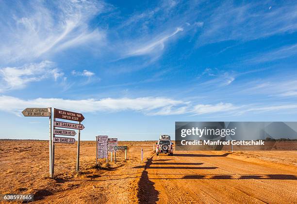 outback travel oodnadatta track - 澳洲南部 個照片及圖片檔