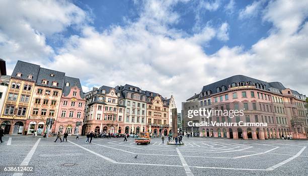 the market in mainz, germany - mayence photos et images de collection