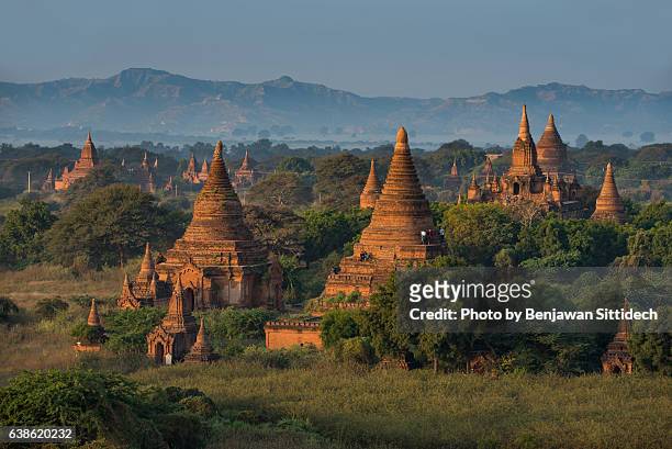 pagodas at sunrise in bagan, mandalay, myanmar - bagan temples damaged in myanmar earthquake stock pictures, royalty-free photos & images