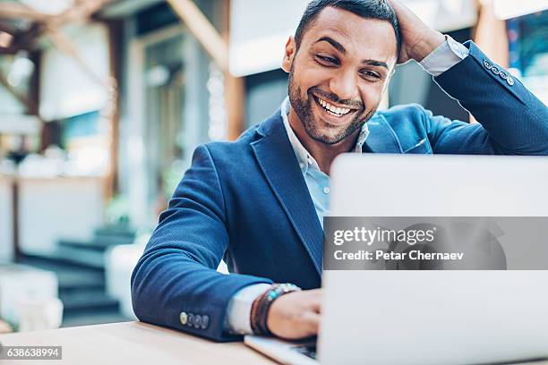 feliz empresário  - oriente médio etnia - fotografias e filmes do acervo