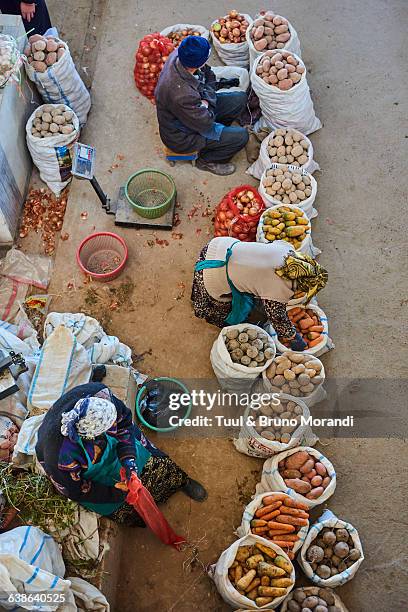 uzbekistan, samarkand, siab bazaar - bazaar stockfoto's en -beelden