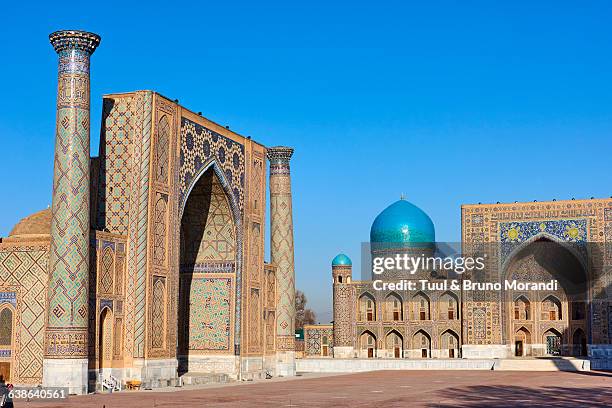 uzbekistan, samarkand, the reghistan - madrassa - fotografias e filmes do acervo