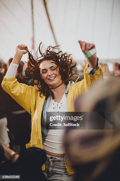 happy hippie - festival a stock-fotos und bilder