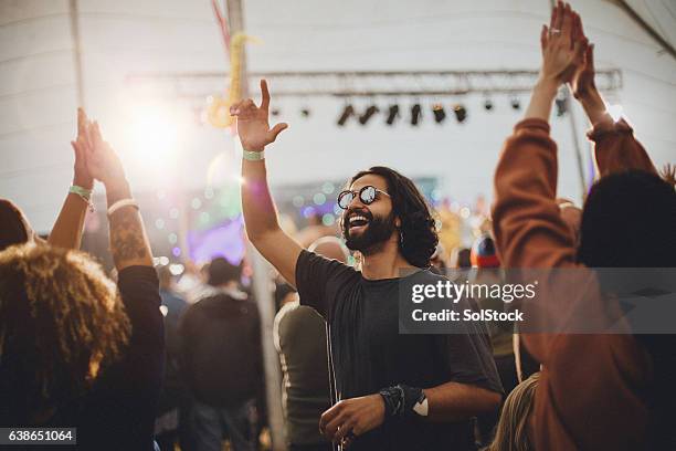 festival vibes - loud man imagens e fotografias de stock