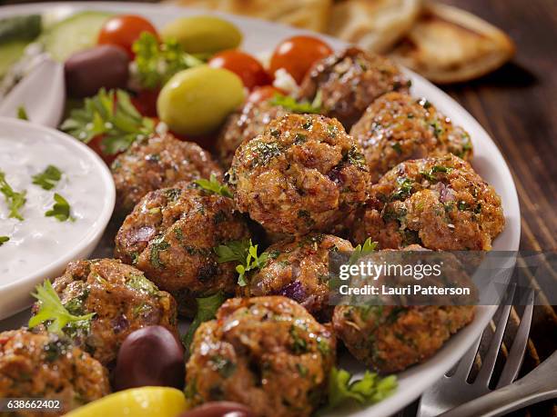 100% lamb -greek meatball platter - meatball imagens e fotografias de stock