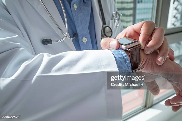 Simple Watch Doctors Doctor Watch Photos and Premium High Res Pictures - Getty Images