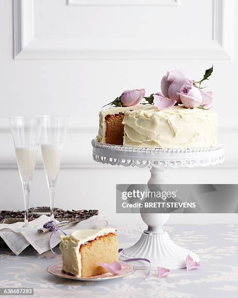 white chocolate mud cake on traditional tea table - cakestand stock-fotos und bilder