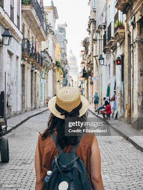 tourist woman in la havana city, cuba - capitolio stockfoto's en -beelden