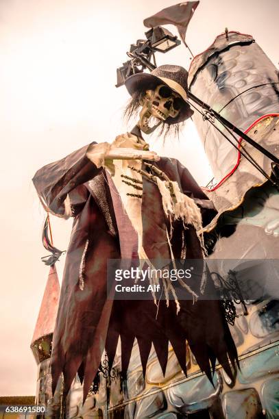 halloween skeleton at chauvigny, france - chauvigny fotografías e imágenes de stock