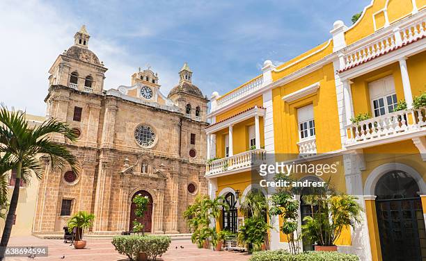 schöne kirche in cartagena - kolumbien - colombia stock-fotos und bilder