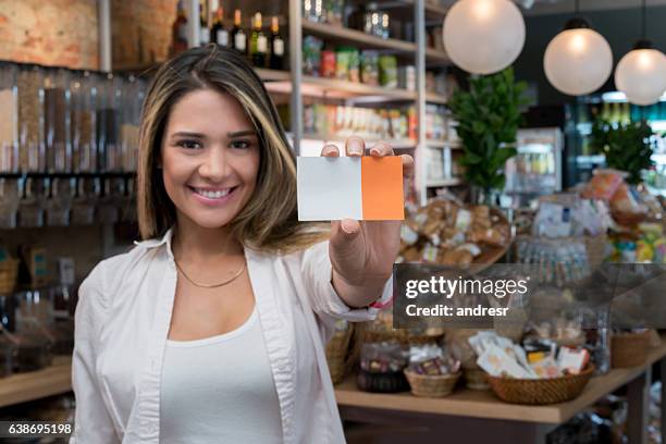 woman holding a business card - loyalty card bildbanksfoton och bilder