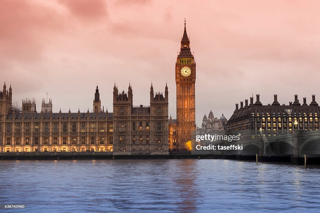 Big Ben y el puente de Westminster en Londres