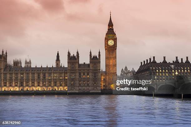 big ben and westminster bridge in london - big ben stockfoto's en -beelden