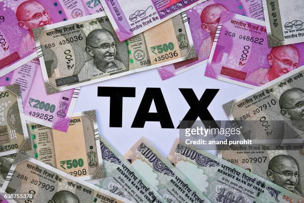 new rupees notes & income tax, india - irc imagens e fotografias de stock
