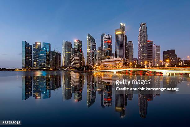 downtown singapore - merlion stockfoto's en -beelden