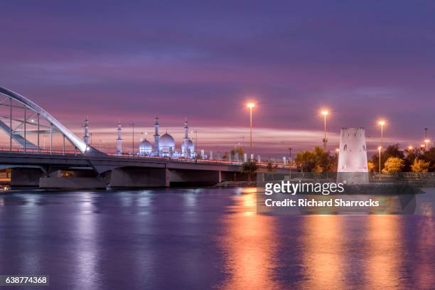 abu dhabi sunset - シェイク・ザイード橋 ストックフォトと画像