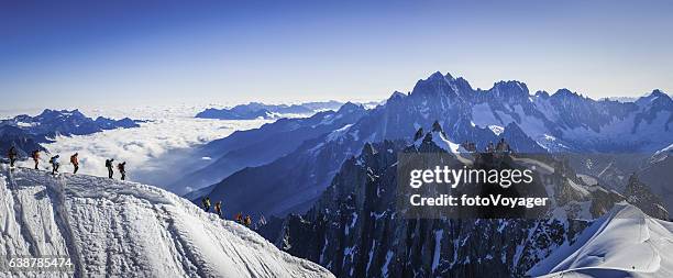 mountaineers climbing snowy ridge high above clouds alps panorama france - valle blanche 個照片及圖片檔