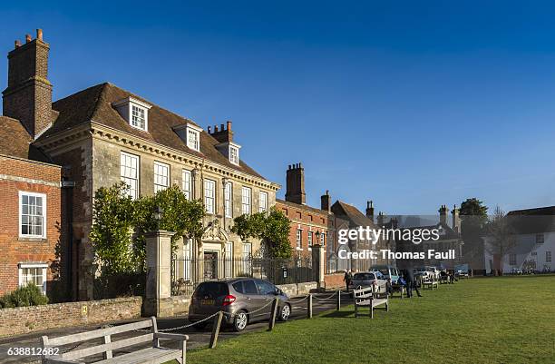 cathedral square - mompesson house in salisbury - salisbury stock pictures, royalty-free photos & images