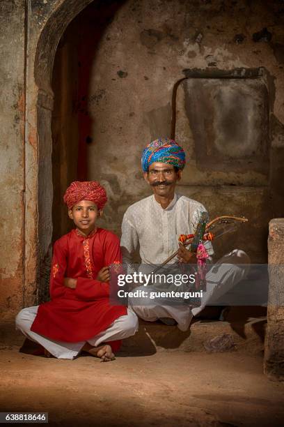 traditional musicians  from rajasthan, india - rajasthan dance stock pictures, royalty-free photos & images