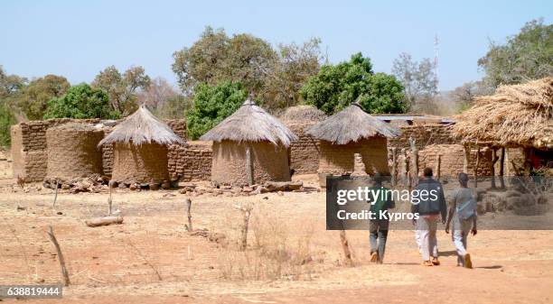 africa, burkina faso, ouagadougou, view of mud hut village (year 2007) - マッドハット ストックフォトと画像