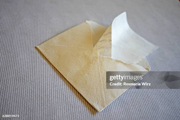 white envelope on striped grey background. - message stock-fotos und bilder