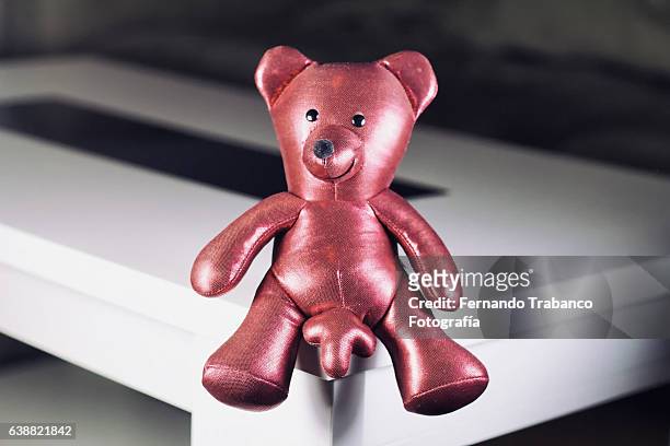 teddy bear naked - penis humour photos et images de collection