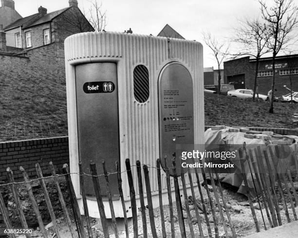 Swalwell's posh new super loo. Gateshead Council is splashing ú35,000 on a high-tech public toilet opposite the popular Highlander pub. Gateshead,...