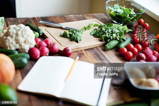 verduras frescas  - caderno de receitas fotografías e imágenes de stock