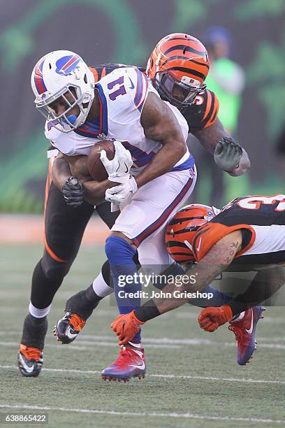 Percy Harvin of the Buffalo Bills runs the football upfield against Wallace Gilberry of the Cincinnati Bengals during their game at Paul Brown...