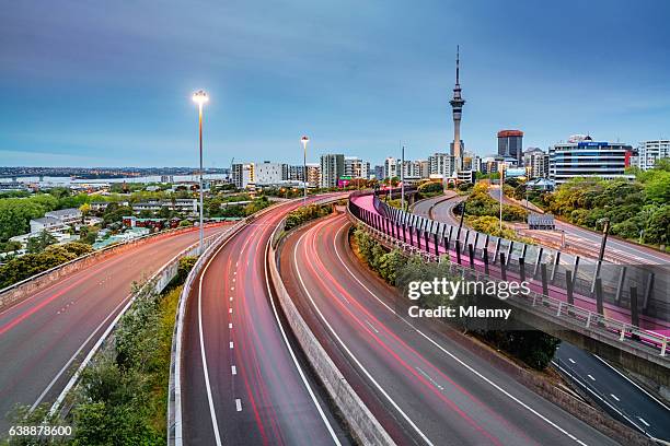 auckland light path bicycle lane highway traffic new zealand - 奧克蘭 個照片及圖片檔