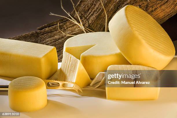 cheese - knife block stock-fotos und bilder
