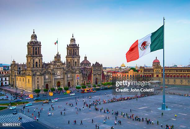 mexico city, mexico - mexico flag stock-fotos und bilder