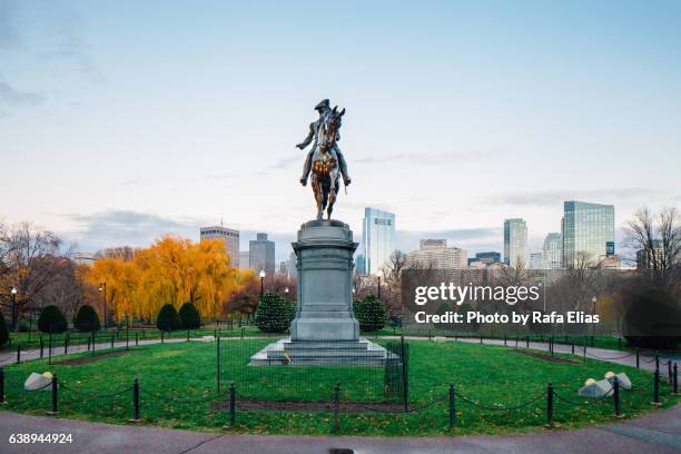 george washington statue in boston public garden - military base foto e immagini stock