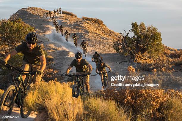 ação e aventura novo méxico - badlands - fotografias e filmes do acervo