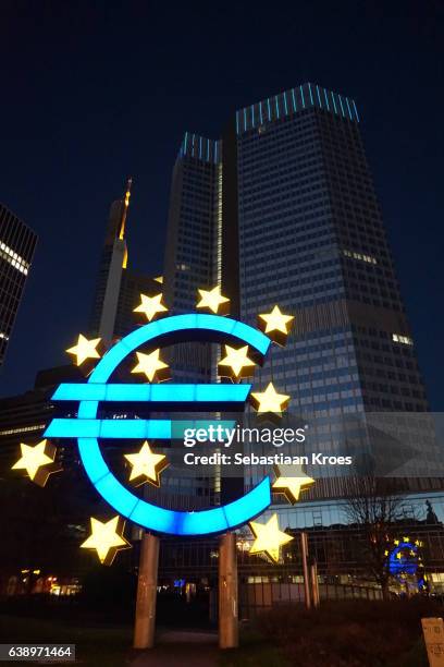 euro symbol sculpture at night, frankfurt, germany - euro 2016 stock-fotos und bilder