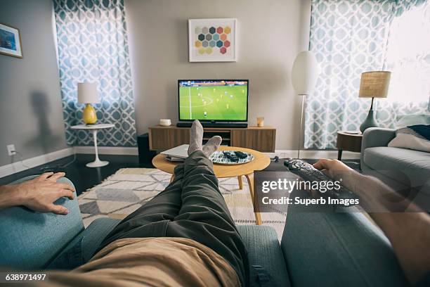 daily in the life - watching tv stock-fotos und bilder