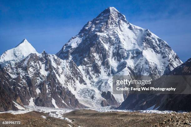 k2 & angel peak, concordia to k2bc, central karakoram national park, gilgit-baltistan, pakistan - k2 mountain stock-fotos und bilder