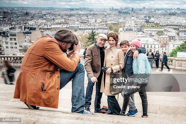 photographer taking picture of family on monmartre stairs in paris - photo shoot stock pictures, royalty-free photos & images