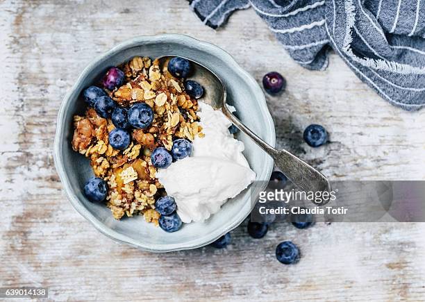 apple crumble - muesli stock pictures, royalty-free photos & images